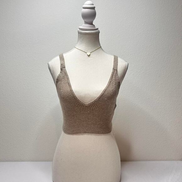 Gilly Hicks Hollister Size Medium Mini Tank - Picture 1 of 5